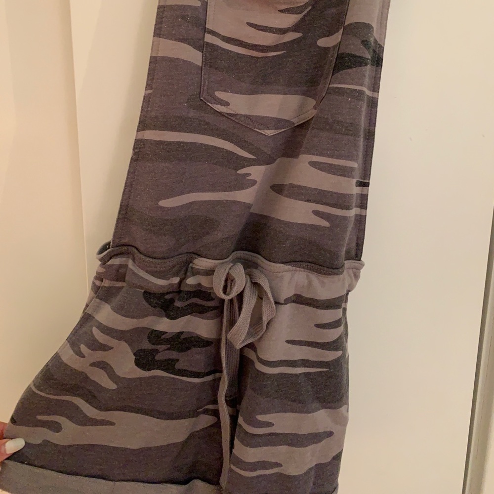 Camo overall short comfy